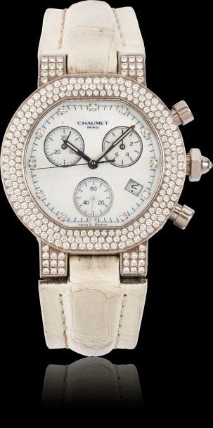 CHAUMET «Style» n°3120273 vers 2000 

Chronographe bracelet de dame en or blanc 18k...