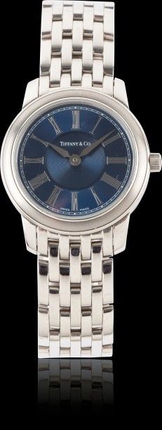 TIFFANY & CO vers 2000 

Montre bracelet de dame en acier. Boitier rond. Cadran bleu...