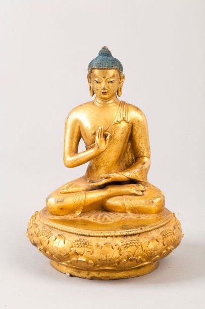null Sculpture en bronze doré représentant bouddha dans le geste de l'argumentation...