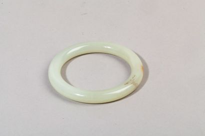 null Bracelet en jade céladon.
Chine, XXème siècle
Diam : 6 cm
