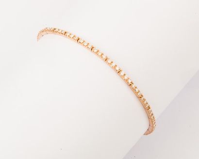 null Bracelet ligne en or rose entièrement serti de diamants taillé en brillant....