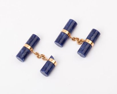 null Paire de boutons de manchettes en or jaune ornés de bâtonnets de sodalite. P....