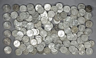 null Lot de pièces en argent : - 6 pièces de 100 FF argent (1985 et 1986) - 143 pièces...