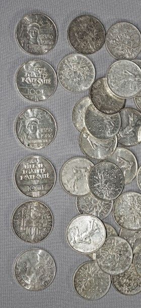 null Lot de pièces en argent : - 6 pièces de 100 FF argent (1985 et 1986) - 143 pièces...