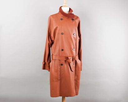 HERMÈS Paris made in France *Manteau en cuir nappa cognac, col montant doublé de...