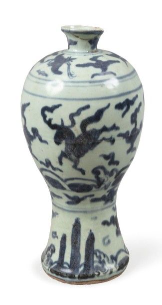 null Vase balustre à petit col en porcelaine bleu blanc à décor en registres horizontaux...