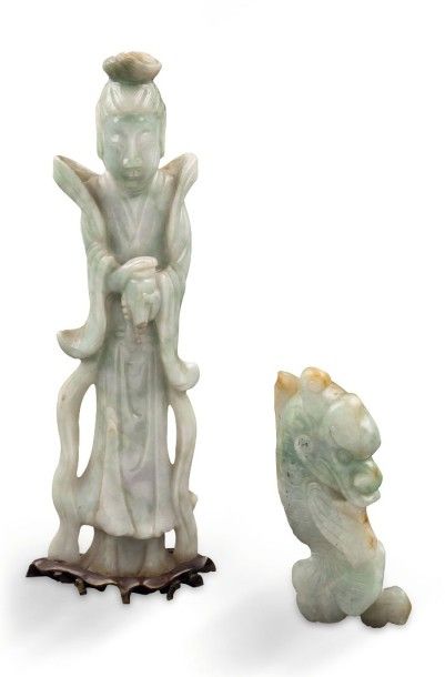 null Lot comprenant: une statuette en jadéite représentant une divinité tenant le...