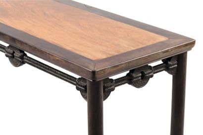 null Belle table basse en bois de Zitan et Huang Huali de forme rectangulaire, la...