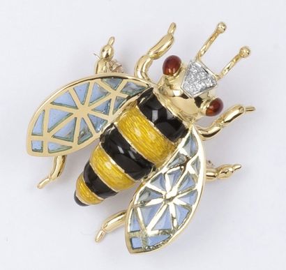 Broche pendentif «abeille» en or jaune émaillé...