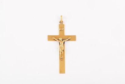 Pendentif «croix» en or jaune à décor ci...