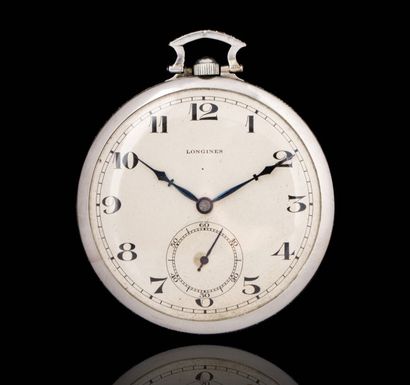 LONGINES VERS 1920 Rare et belle montre de smoking en platine (950)
Boîtier rond,...