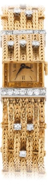 HERMES «Capot» n°12057 vers 1960
Etonnante montre bracelet de dame en or 18K (750)....