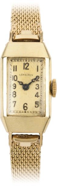 LONGINES N°4769834 vers 1930
Montre bracelet de dame en or jaune
Boîtier tonneau.
Cadran...