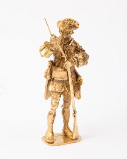 null Figurine en or jaune représentant un soldat. P. 51,2 g.