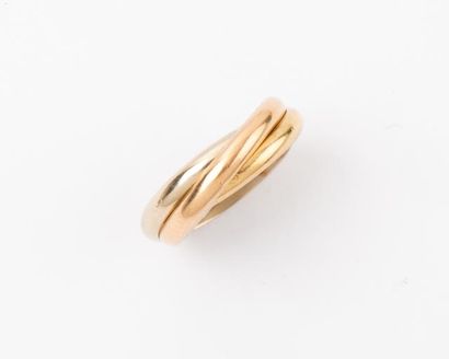 null CARTIER «Trinity» - Bague trois anneaux en or de trois couleurs. Signée Cartier...