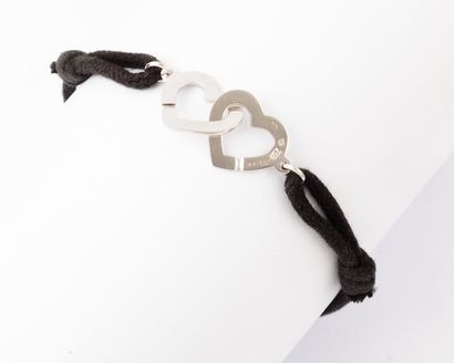 null DINH VAN - Bracelet sur cordon de soie noir orné de motifs «Cœurs» en or gris...