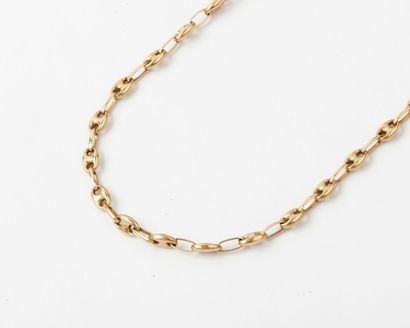 null Collier en or jaune 9 k à maillons marine. Longueur : 80 cm. Poids : 14g.