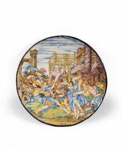 CASTELLI, XVIIIème 

Grand plat de forme ronde en majolique italienne à décor polychrome...