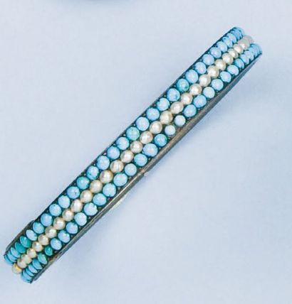 null Bracelet "jonc" ouvrant en vermeil orné de turquoise et de demi-perles fine...