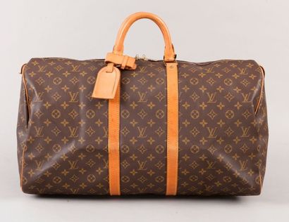 LOUIS VUITTON Sac "Keepall" 55 cm en toile monogram et cuir naturel, fermeture éclair...