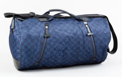 Louis VUITTON collection Waterproof LV Cup Sac "Mistral" 50 cm en nylon damier cobalt,...