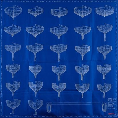 Louis VUITTON America Cup Carré en soie imprimée bleu à décor de schémas de quilles...