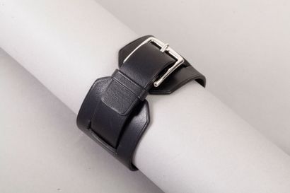 HERMÈS Paris made in France Bracelet forçat en cuir noir 39mm, fermoir boucle en...