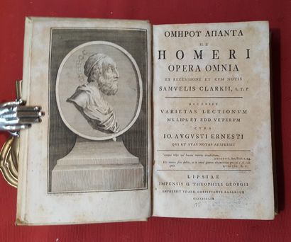 HOMERE Omhpoc Apanta H.E Homeri Opera omnia ex recensione et cum notis Samuelis Clarkii.

Lipsiae,...