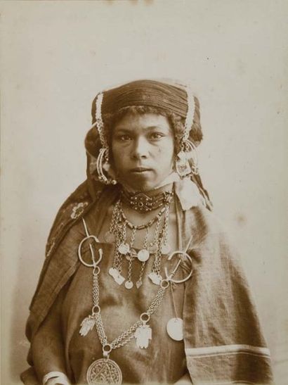 null Maroc, c. 1905. Femme de la Chaouia. Tirage argentique d'époque, contrecollé...