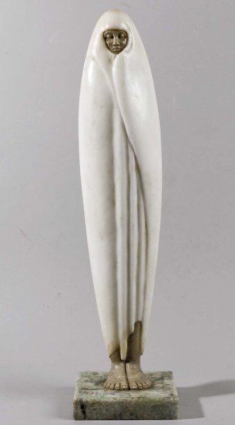 Céline LEPAGE (1882-1928) Femme voilée de Marrakech Sculpture en marbre blanc et...