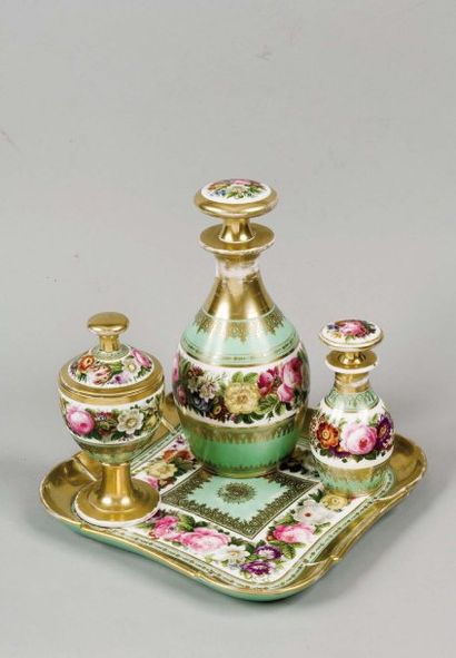 Rihouët (1824-1853) Très beau service en porcelaine comprenant un plateau rectangulaire...