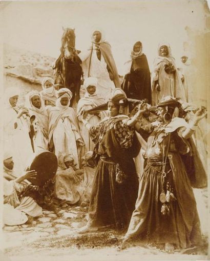 Emile Fréchon (1848-1921) Algérie, c. 1905. Danseuse à Biskra. Femme et enfant. Touggourt,...