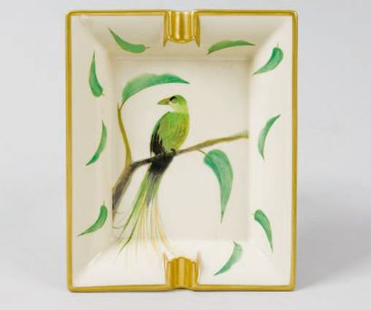 HERMES Paris made in France *Cendrier en porcelaine de Limoges figurant un oiseau,...