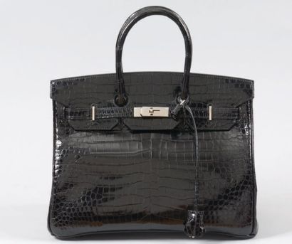 HERMES Paris made in France *Sac «Birkin» 35 cm en crocodile noir, attaches et fermoir...