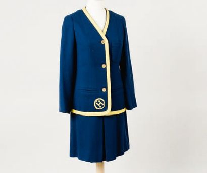HERMES Paris boutique sport circa 1938 *Tailleur en lainage bleu navy gansé de feutrine...