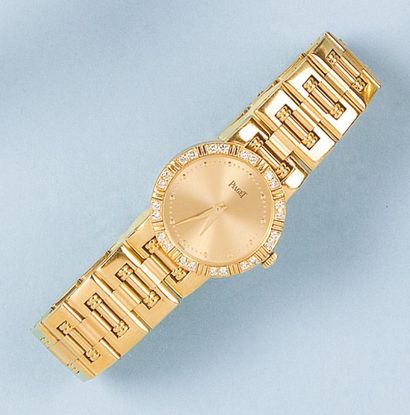 PIAGET Bracelet montre de dame en or jaune. La lunette sertie de diamants. Mouvement...