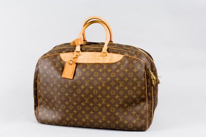 Louis VUITTON Sac week end "Alizé" en toile monogram à trois poches, fermetures éclair,...