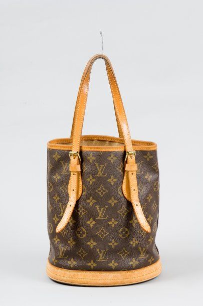 Louis VUITTON Sac cabas Bucket en toile monogram et cuir naturel, double poignée...