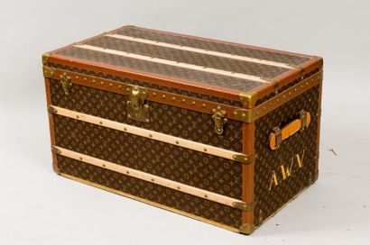 Louis VUITTON avenue Marceau n°936588 Malle courrier en toile monogram chiffrée A.W.B,...