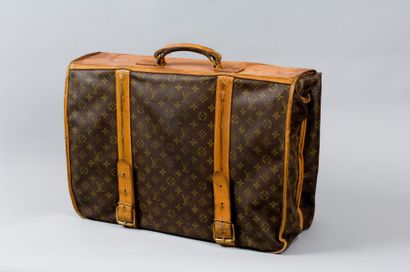 Louis VUITTON Porte-habits portable en toile monogram et cuir naturel, fermeture...