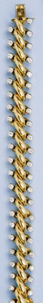 null CARTIER - Bracelet "Torsade" en or jaune orné de 44 diamants. Signé Cartier....