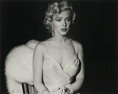 Phil Stern (né en 1919) Marilyn Monroe en tenue de soirée, c. 1960. Tirage offset,...