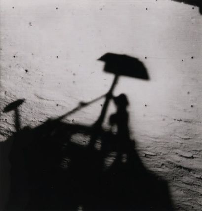 null NASA Shadow of the moon, Surveyor I, 13 juin 1966. Tirage argentique d'époque,...
