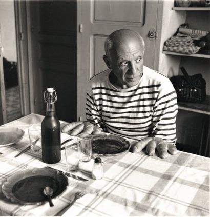 Robert Doisneau (1912-1994) Les petits pains de Picasso, 1952. Tirage argentique...