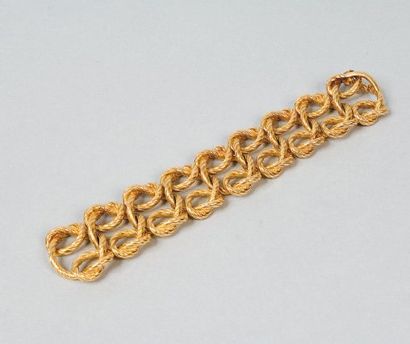 HERMES Paris *Bracelet en or strié à doubles entrelacs, fermeture invisible.