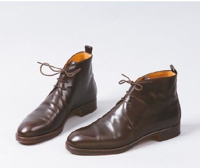 HERMES Paris *Paire de bottines à lacets en cuir marron. Taille 37 1/2. Bon état...