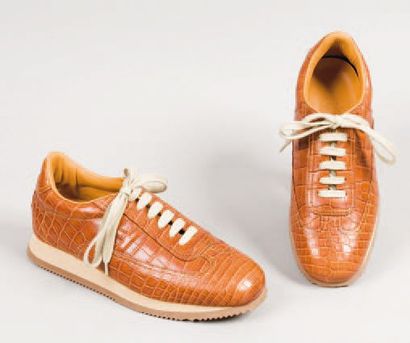 null HERMÈS Paris *Paire de tennis à lacets homme en crocodile sauvage étrusque doublé...