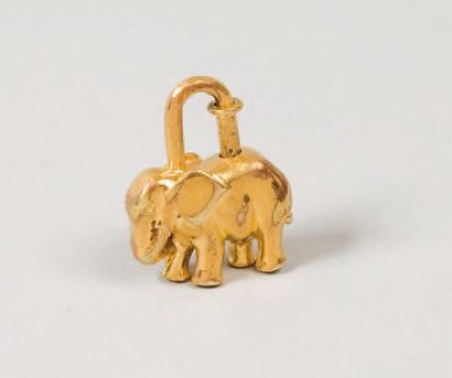 null HERMES Paris made in France *Cadenas en métal doré figurant un éléphant.