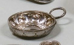 null PETITE TIMBALE en argent uni, dite "cul rond". Orléans, 1780-1782. Maître Orfèvre...