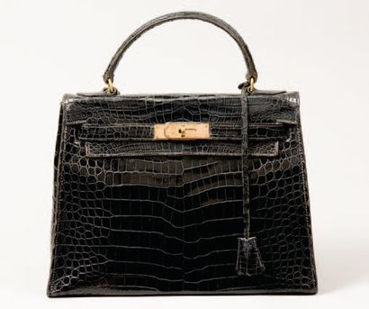 null HERMES Paris *Sac « Kelly « 29 cm en crocodile noir, attaches et fermoir plaqué...